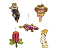 Ensemble d'ornements suspendus brodés Zardozi |   Décorations en tissu perlées à motifs d'animaux, de fleurs et d'oiseaux |   Décoration artisanale indienne Zari pour l'Aïd - Product Image 1