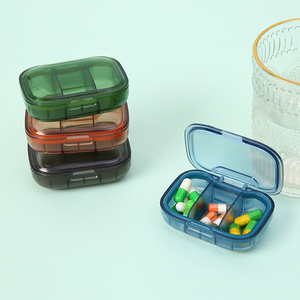 Boîte de rangement compacte en plastique pour pilules avec 3 compartiments pour l'organisation quotidienne des médicaments - Product Image 1