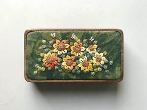 Coffret cadeau de bonbons brodé vintage de luxe personnalisable auto-conception prêt à la commande fabriqué en Inde pour toute occasion - Product Image 5