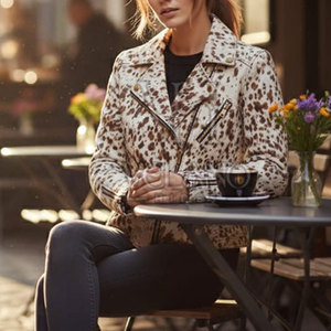 Chaqueta de Cuero Vacuno Premium para Mujer, Corte Clásico y Atemporal, Transpirable y de Secado Rápido, en Venta Online - Product Image 3