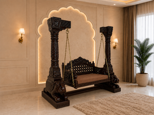 Columpio Jhula de Madera Tradicional Moderno Hecho a Medida con Pilares de Madera de Teca Tallada, Base de Elefante y Diseño de Respaldo Jali para Uso en Interiores - Product Image 2