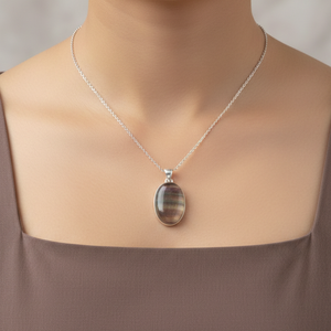 Colgante de fluorita arcoíris ovalado multicolor, plata de ley 925, chapado en oro rosa y oro amarillo, hecho a mano, estilo bohemio, regalo unisex. - Product Image 2