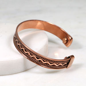 Brazalete Magnético de Latón Hecho a Mano - Diseño Ondulado Trenzado Vintage Ajustable para Hombres y Mujeres - Product Image 5