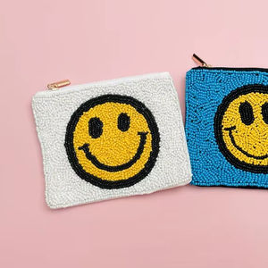 กระเป๋าใส่เหรียญรูปผีเสื้อประดับลูกปัดทำมือ กระเป๋าซิปปักลูกปัดหลากสี กระเป๋าสตางค์โบโฮใบเล็ก - Product Image 1