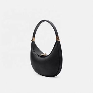 Sac à bandoulière de luxe au design tendance, sac croissant de lune à porter sous le bras, création de designer français, pour femme - Nouvelle collection en promotion - Product Image 1