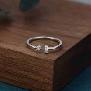 แหวนเปิดทรงบาแกตต์ประดับเพชร CZ เงินสเตอร์ลิงหรือทอง แหวนบาแกตต์ปรับขนาดได้ แหวนเพชร CZ สไตล์มินิมอล แหวนทรงเรขาคณิต - Product Image 3