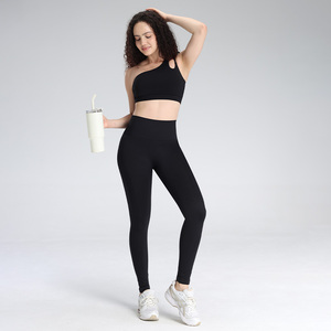 Legging Capri Gainant Personnalisé pour Femme – Taille Haute, Effet Seconde Peau, Idéal Entraînement - Product Image 2