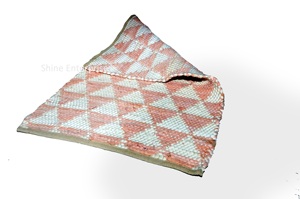 Tapis en laine à carreaux antidérapants avec logo personnalisé pour hôtels, restaurants, bureaux, magasins de détail, événements et image de marque d'entreprise - Product Image 3