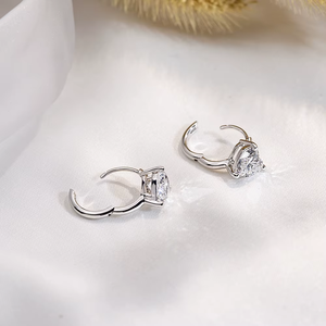 Boucles d'oreilles en or blanc avec diamants taille cœur, couleur D, certifiées IGI, style classique, bijoux de mariage pour femme - Product Image 4