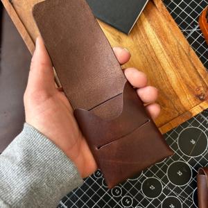 Portefeuille en cuir sans couture de qualité supérieure, ultra fin, porte-cartes sans couture, emplacement intégré pour AirTag, pour les fournisseurs en gros SLW-0002 - Product Image 2