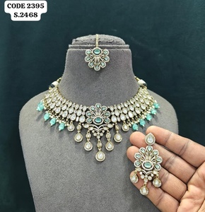 Conjunto de Collar de Diseño AD Stone con Diamantes Americanos, Collar Floral Tipo Bib con Pendientes y Tika, Joyería Nupcial al por Mayor - Product Image 2