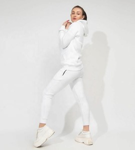 Conjunto Deportivo Personalizado Color Gris, Cuello Redondo, Manga Larga, Color Sólido, Pantalones Deportivos Casuales con Bolsillos Laterales, Ropa de Otoño Cómoda, OEM ODM - Product Image 2