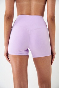 Nouveauté : Shorts de yoga sportifs pour femmes avec logo personnalisé, taille haute, respirants, en molleton tissé, extensibles et de qualité supérieure - Product Image 5