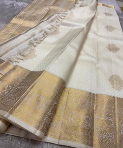 Sari Tradicional Indio de Seda con Borde Dorado para Bodas, Estilo Banarasi para Mujer - Product Image 4