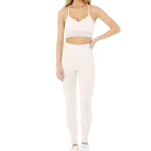 Custom Seamless 2-Piece Women's Yoga Set Active Fitness Sports Wear with Solid <b>Pattern</b> <b>Legging</b> Custom Brand Women's Yoga Set - Product Image 1