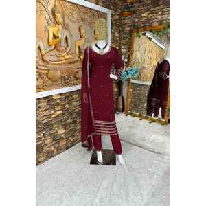 Conjunto de Top y Falda de Georgette con Bordado, Estilo Tradicional, con Dupatta Color Granate - Product Image 3