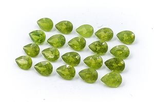 Pierre précieuse facettée en forme de poire Vessonite verte AAA 6*4 mm, cristal de guérison taillé en Vessonite, pierre précieuse 100% naturelle pour la fabrication de bijoux - Product Image 3