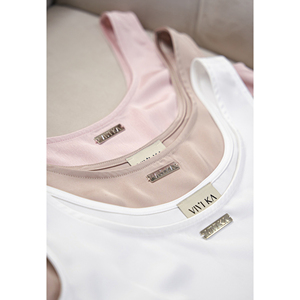 Camiseta sin Mangas de Satén Beige para Mujer, Cuello Redondo, Transpirable, Estilo Casual de Verano, ODM OEM HELENA, 100% Poliéster, Color Sólido - Product Image 6
