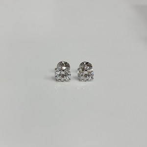 Pendientes de Diamantes Redondos Brillantes en Oro Blanco, Joyería Clásica Solitaria Brillante para Mujer, Elegante para Uso Diario - Product Image 1