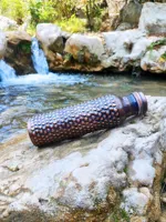 Bouteille d'eau ayurvédique en cuivre pur, faite à la main, traditionnelle indienne, pour l'hydratation quotidienne, le bien-être, le yoga et la remise en forme