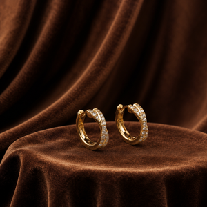 Pendientes de Aro con Diamantes Redondos Trenzados, Elegantes Aros Huggie de Oro Amarillo de 14K para Mujer, Pendientes de Diseño Atemporal - Product Image 2