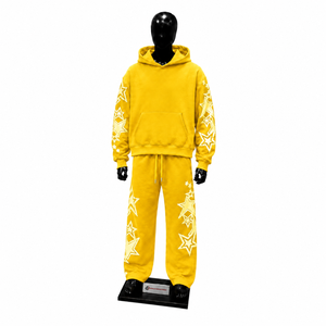 Conjunto de sudadera con capucha y pantalones deportivos con estampado de estrellas amarillas para hombre, sudadera con capucha estilo streetwear, pantalones deportivos a juego, corte holgado - Product Image 1