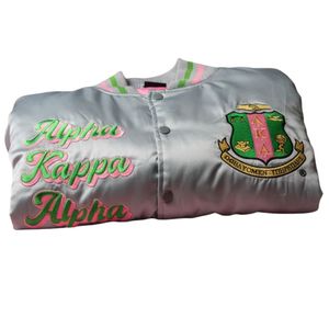 Chaqueta Bomber Plateada Satinada Unisex con Ribete Rosa y Verde, Bordado Chenille con Letras Griegas, Estilo Universitario Premium, Transpirable y Acabada - Product Image 5
