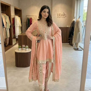 Conjunto de Fiesta para Mujer de Diseño Exclusivo: Top Moderno con Bordado de Espejo Real, Dhoti Tulip y Dupatta - Product Image 1