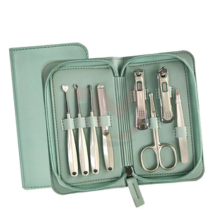 Juego de Manicura Profesional de Acero Inoxidable de Lujo 16 en 1, Kit de Cortaúñas con Estuche de Cuero de Regalo - Product Image 1