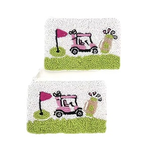 Monedero artesanal con cuentas de semillas y detalles coloridos para mujeres que aman accesorios hechos a mano con personalidad. - Product Image 1