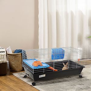 Gabbia per conigli solida da 35 litri con ruote, ciotola per cibo, borraccia, mangiatoia per fieno, rampa per porcellini d'India e animali domestici da esterno, colore nero - Product Image 2