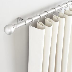 Tringle à rideaux moderne en argent avec anneaux et embout en boule pour une installation facile - Product Image 1
