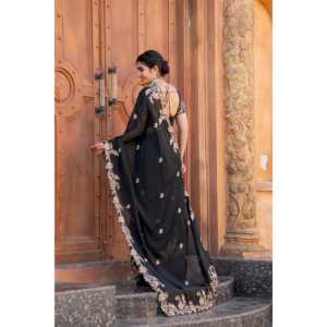 Sari de soirée avec travail de fil, zari et dori, vêtement africain élégant - Product Image 5