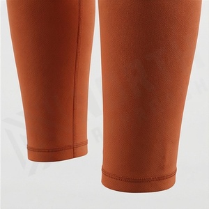 Conjunto Deportivo Seamless Personalizado al por Mayor para Mujer: Sujetador Deportivo sin Espalda y Shorts Scrunch Bum de Dos Piezas para Yoga y Fitness - Product Image 6