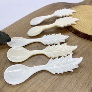 Cuillère en coquillage faite à la main en nacre naturelle, vaisselle écologique pour la restauration et les fêtes - Product Image 6