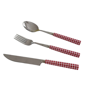 Ensemble de couverts en acier inoxydable avec manches en plastique à carreaux rouges, cuillère, fourchette, couteau, couverts de table classiques pour un usage domestique - Product Image 1