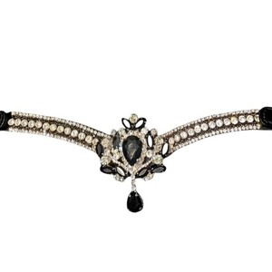 Diadema de cuero de lujo premium para caballo, hecha a mano, con 5 filas de cristales y broche, con cierre de velcro y agarre de goma en el interior. - Product Image 1