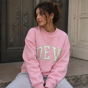 Sudadera Roja Extra Grande con Cuello Redondo para Mujer, Estampado de Letras DEW, Tejido de Algodón, Estilo Casual Urbano para Otoño - Product Image 3