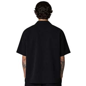 Chemise zippée à manches courtes pour homme, style utilitaire décontracté, streetwear, couleur noire unie, vente en gros OEM - Product Image 6