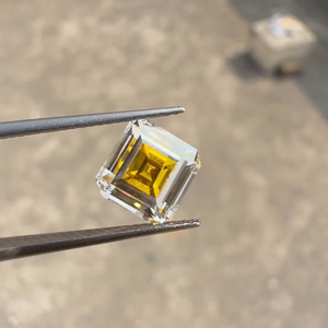 Diamante Cuadrado Bicolor Cultivado en Laboratorio de Estilo Antiguo |   Corte central amarillo en forma de escalón |   Diamante Suelto Estilo Asscher Vintage |   Acabado Pulido EX | - Product Image 3