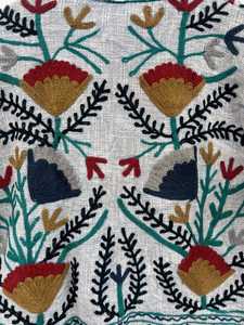 Chaqueta de Invierno de Algodón Ecológico Transpirable Acolchada con Diseño Floral Suzani para Mujer, Hecha a Mano, Bordada, con Cuello Alto, Estilo Bohemio - Product Image 3
