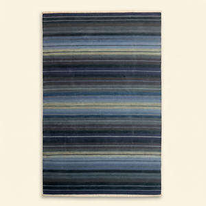 Alfombra Azul Marino Anudada a Mano Midnight Tide Strata, Alfombra Moderna con Rayas Horizontales para Sala de Estar, Dormitorio e Interiores de Hotel - Product Image 1