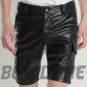 Shorts Bermuda pour homme en PU noir avec poches cargo, fermeture boutonnée, style décontracté - Product Image 6