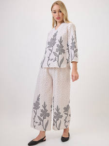 Venta al por mayor, nueva llegada, suministro a granel, último diseño, vestido midi floral con cuello en V para mujer, a bajo precio, estilo bohemio, de georgette transpirable - Product Image 2