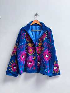 Veste unisexe surdimensionnée en velours bleu roi brodée main motif Cœur Sacré et Œil protecteur, style Bohème Folk Art, pour festivals - Product Image 1