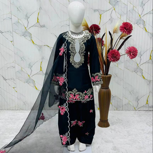 ชุดเสื้อผ้าออกงานดีไซน์ใหม่มาแรง พร้อมเสื้อ ซัลวาร์ และผ้าคลุมไหล่* - Product Image 1