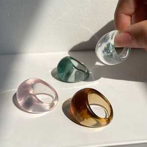 แหวนเรซิ่นทำมือทรงสี่เหลี่ยมสีเบจลายหินอ่อนรูปทรงไม่สม่ำเสมอเครื่องประดับงานฝีมือ - Product Image 5