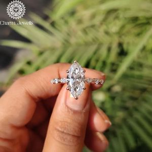 Anillo de Compromiso Charm Jewells con Moissanita Corte Cojín Certificada IGI, Chapado en Oro de 18K, Engaste de Garras, Anillo de Boda Clásico para Mujer, 3g - Product Image 1