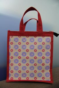 Sac de courses moyen à motif losanges en tissu non tissé rouge avec fermeture éclair, sac fourre-tout à main pour l'épicerie - Product Image 4