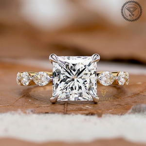 Anillo de Oro Amarillo de 14k/18k Personalizado con Certificado IGI, Anillo de Compromiso y Boda, Corte Princesa VVS D/E, Anillo con Diamante Cultivado en Laboratorio de 3.4ct - Product Image 1